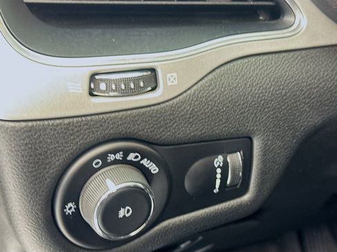 Used 2022 Jeep Cherokee Latitude image 10