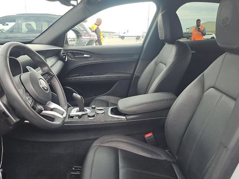 Used 2023 Alfa Romeo Stelvio Sprint AWD/4WD image 6