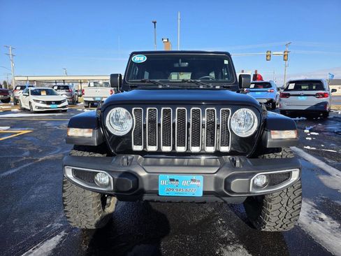 Used 2018 Jeep Wrangler Unlimited Sahara image 4