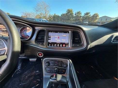 Used 2016 Dodge Challenger SRT Hellcat image 11