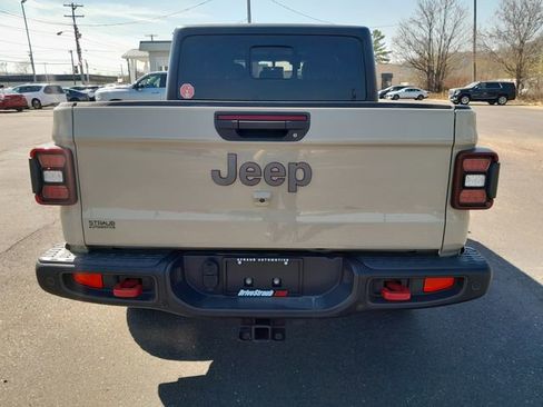 Used 2020 Jeep Gladiator Rubicon AWD/4WD image 6