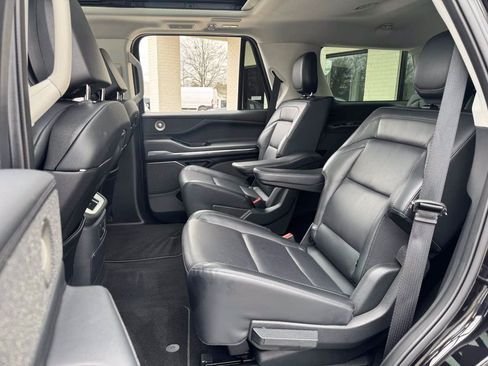 Used 2025 Lincoln Navigator Reserve AWD/4WD image 12