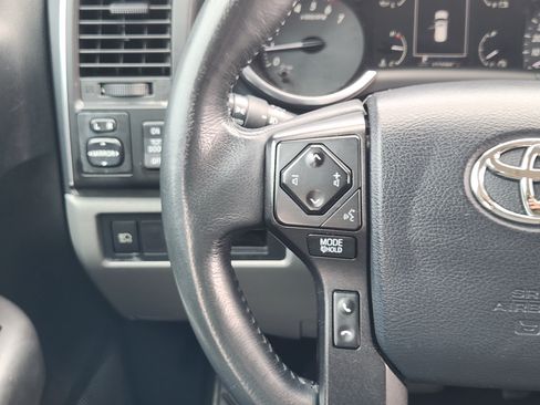 Used 2018 Toyota Sequoia SR5 RWD image 27