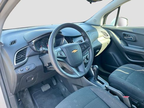 Used 2022 Chevrolet Trax LS w/ Tint and Cruise Package FWD image 9