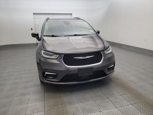 Used 2021 Chrysler Pacifica Touring FWD image 14