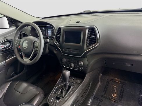 Used 2020 Jeep Cherokee Latitude Plus image 27