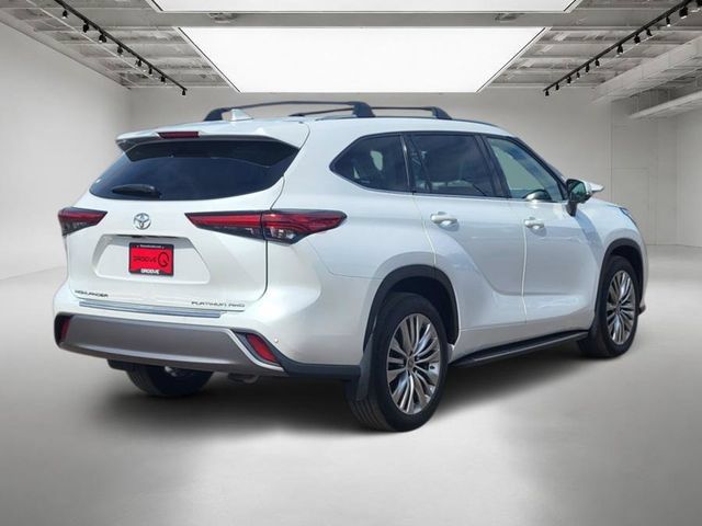 Used 2023 Toyota Highlander Platinum AWD/4WD image 5