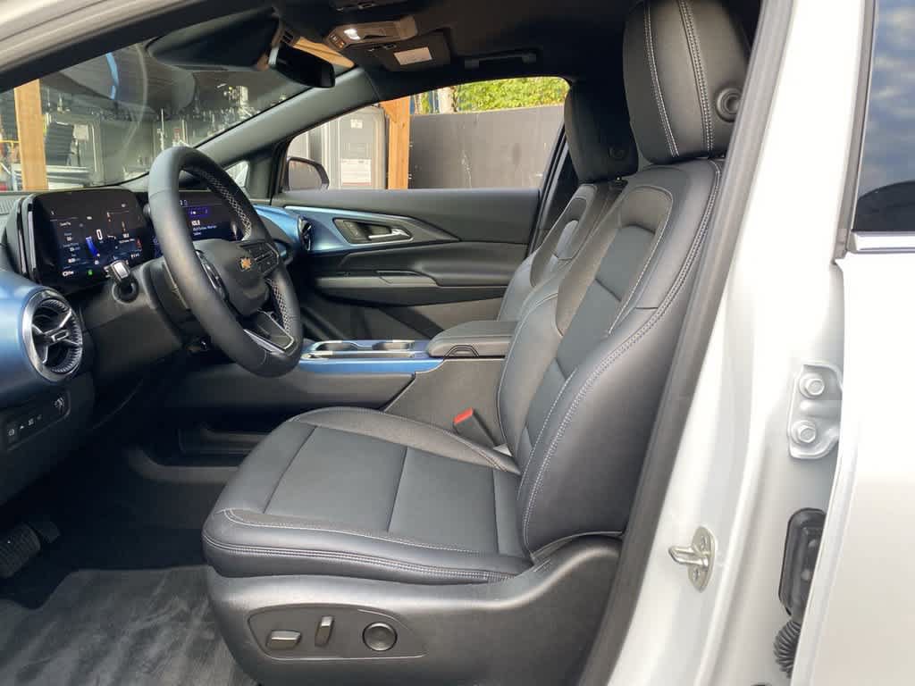 Used 2026 Chevrolet Equinox EV LT FWD image 13