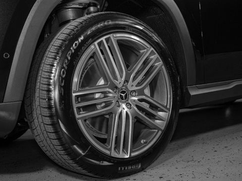 New 2026 Mercedes-Benz GLS 450 4MATIC image 32