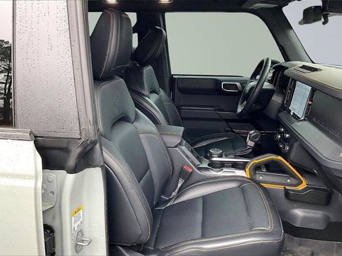 Used 2024 Ford Bronco Badlands image 7