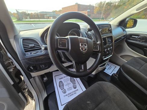 Used 2012 Dodge Grand Caravan SXT image 21