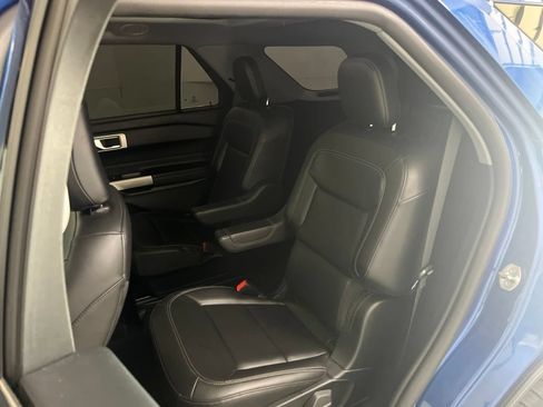 Used 2023 Ford Explorer XLT w/ Equipment Group 202A AWD/4WD image 16