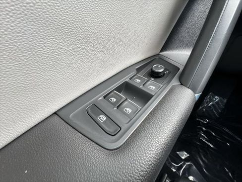 Used 2018 Volkswagen Tiguan SE AWD/4WD image 13