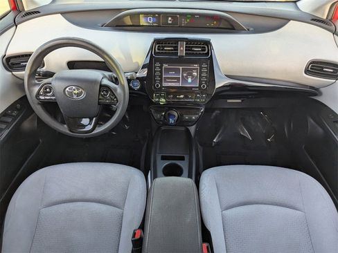 Used 2022 Toyota Prius LE image 12