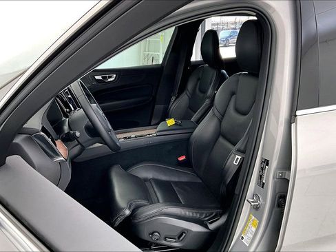 Certified 2023 Volvo XC60 B5 Ultimate w/ Climate Package image 32