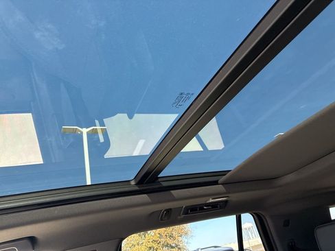 Used 2025 GMC Yukon Denali w/ Denali Reserve Package image 15