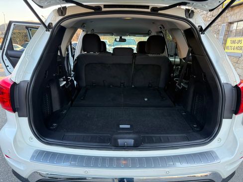 Used 2018 Nissan Pathfinder SV w/ SV Tech Package image 30