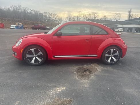 Used 2012 Volkswagen Beetle Launch Edition image 7
