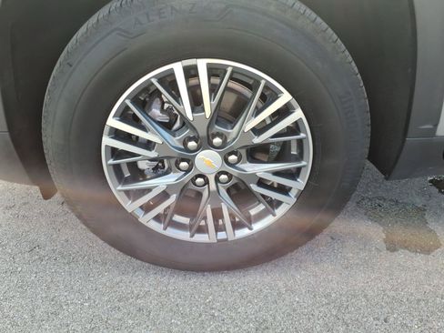 Used 2026 Chevrolet Traverse LT FWD image 9
