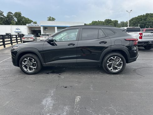 Used 2025 Chevrolet Trax LT w/ Driver Confidence Package FWD image 4