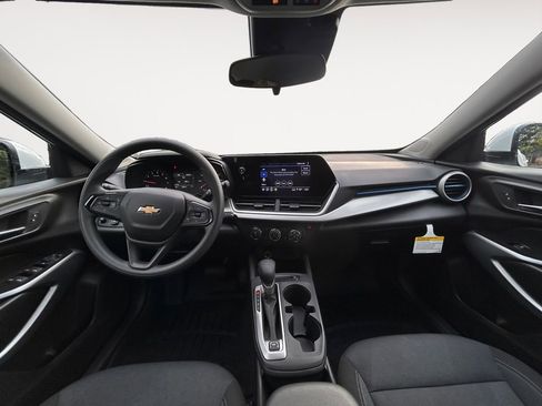 Used 2025 Chevrolet Trax LS w/ LS Convenience Package FWD image 14