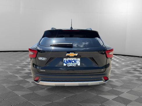 Used 2025 Chevrolet Trax LT FWD image 4
