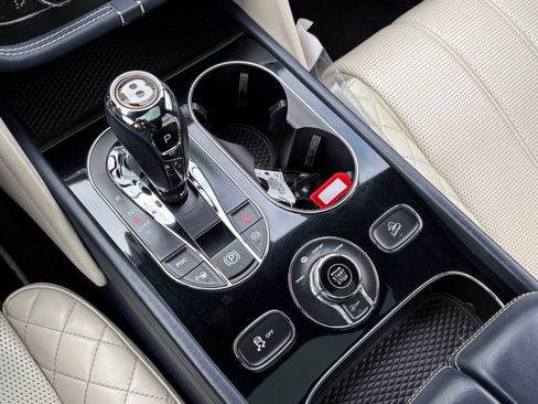 Used 2019 Bentley Bentayga AWD/4WD image 24