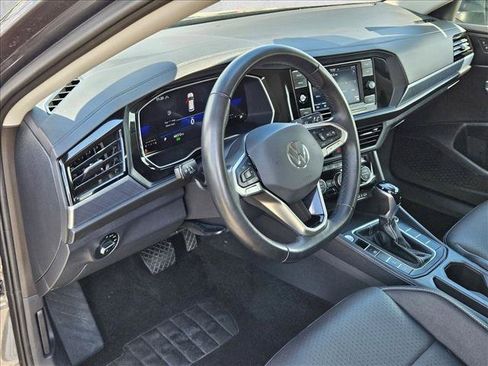 Used 2024 Volkswagen Jetta SE FWD image 10