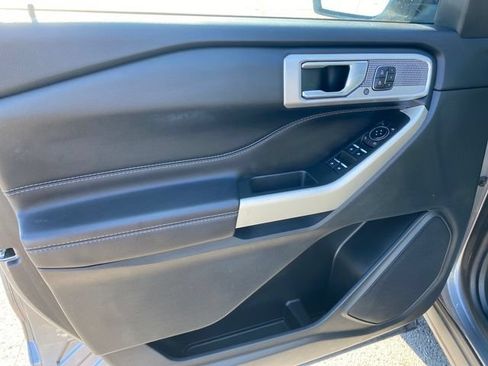 Used 2022 Ford Explorer Limited AWD/4WD image 16