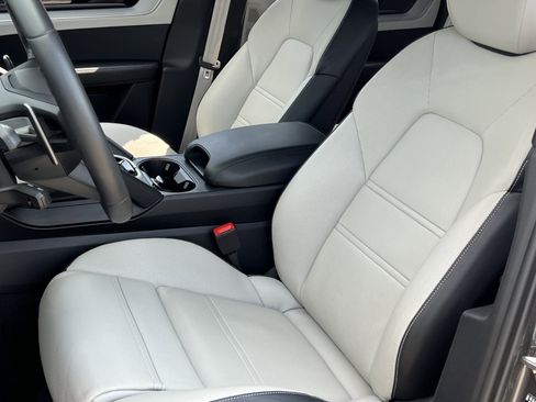 Certified 2025 Porsche Cayenne S image 5