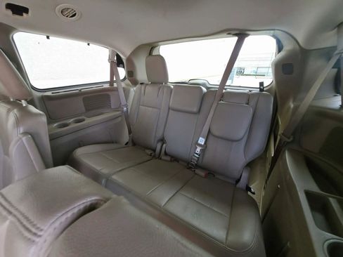 Used 2014 Chrysler Town & Country Touring image 11