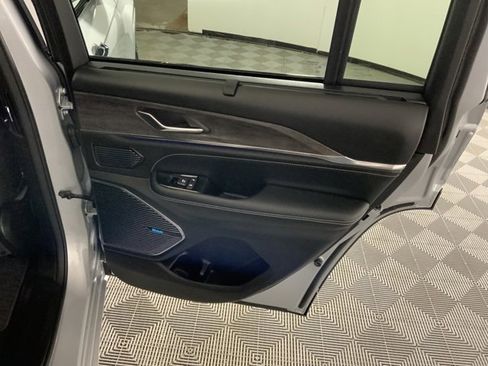 Used 2024 Jeep Grand Cherokee Overland w/ Luxury Tech Group IV image 47