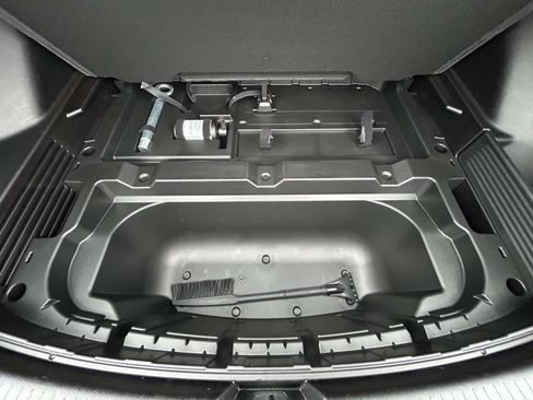 Used 2025 Chevrolet Equinox EV LT w/ Convenience Package image 17