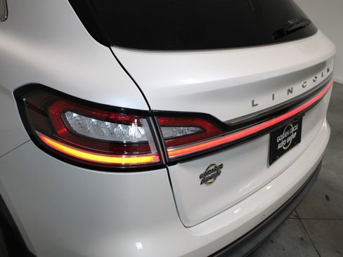 Used 2019 Lincoln Nautilus Select image 53