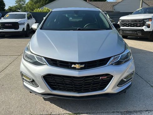 Used 2018 Chevrolet Cruze LT w/ LT Convenience Package FWD image 2