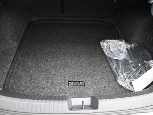 Used 2025 Volkswagen Jetta SE image 18