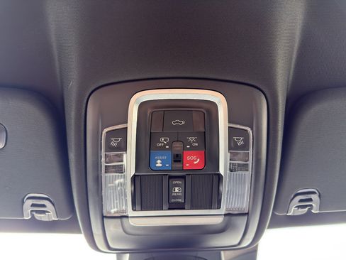 Used 2023 RAM 1500 Laramie AWD/4WD image 23