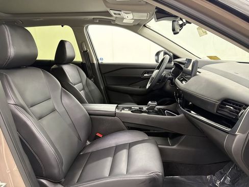 Certified 2025 Nissan Rogue SL w/ Tech Package image 20