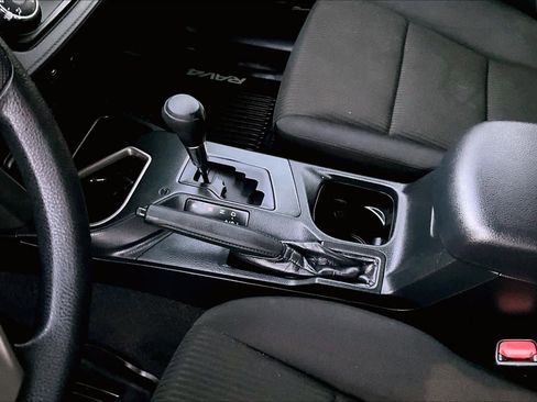 Used 2018 Toyota RAV4 LE image 14