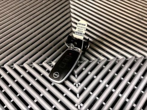 New 2025 Nissan Rogue SL image 14