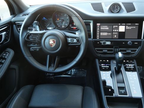 Certified 2026 Porsche Macan image 15