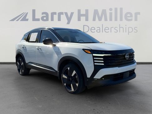 Used 2025 Nissan Kicks SR image 8