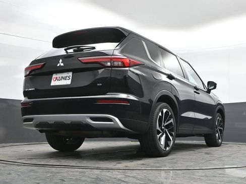 Used 2024 Mitsubishi Outlander SE image 42