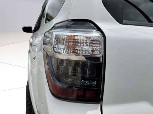 Used 2019 Toyota 4Runner TRD Off-Road AWD/4WD image 14
