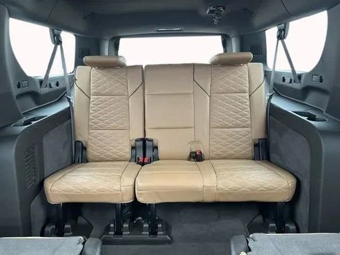 Used 2021 Cadillac Escalade ESV Premium Luxury w/ Heavy-Duty Trailer Package image 18