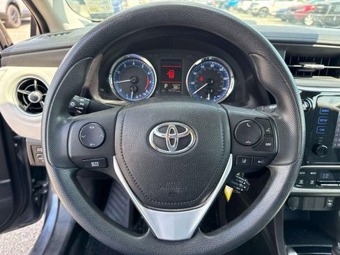 Used 2018 Toyota Corolla LE FWD image 22