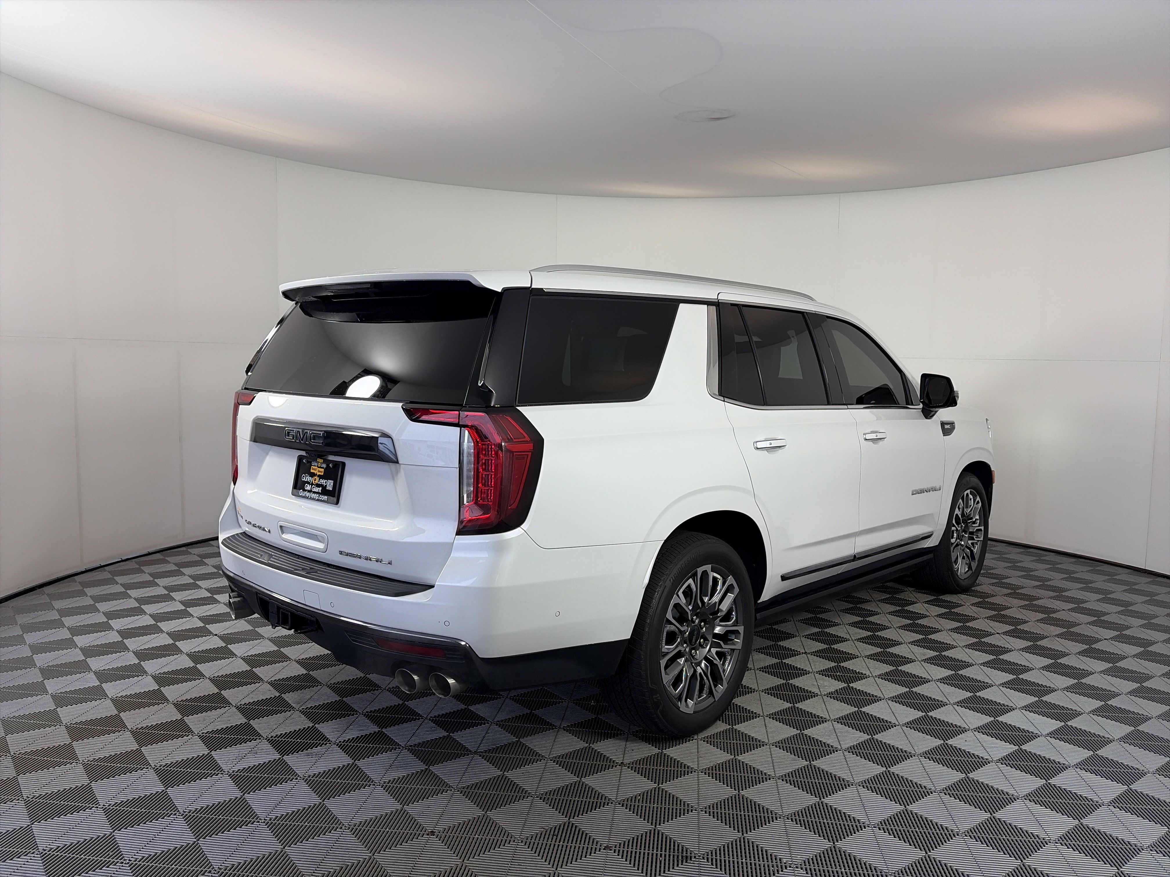 Used 2023 GMC Yukon Denali Ultimate AWD/4WD image 11