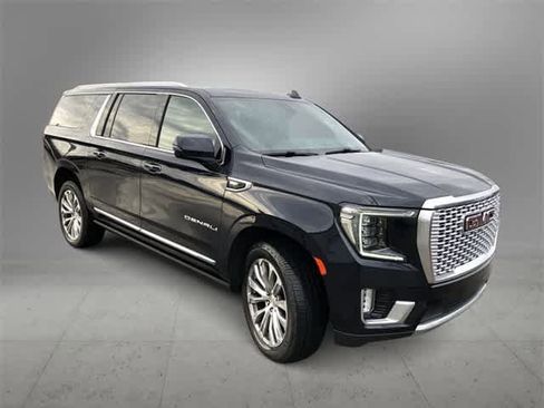 Used 2021 GMC Yukon XL Denali w/ Denali Premium Package image 8