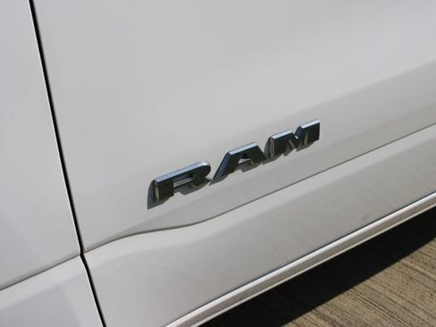 Used 2020 RAM 1500 Big Horn AWD/4WD image 9
