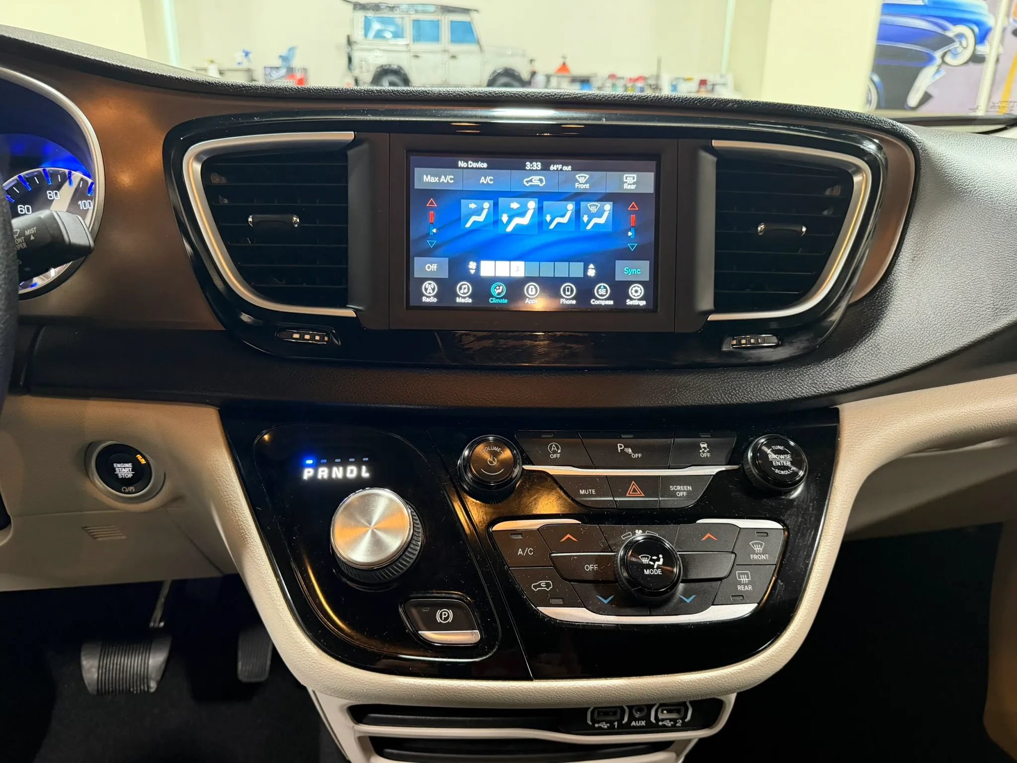 Used 2021 Chrysler Voyager L FWD image 40